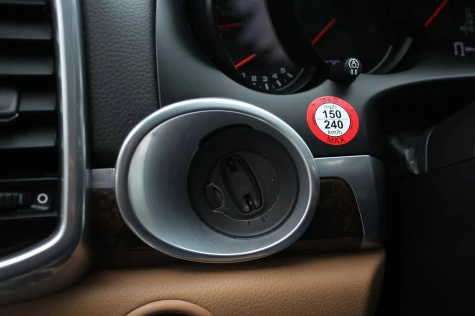 2016 Porsche 958 Cayenne - Image 13 of 20
