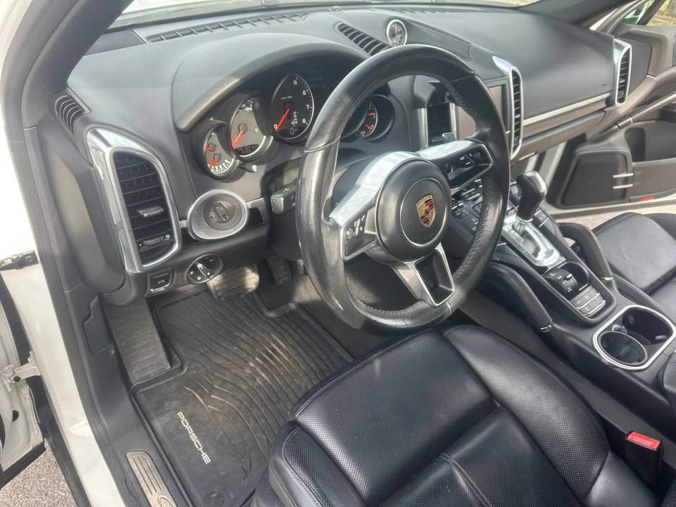 2016 Porsche 958 Cayenne - Image 11 of 20