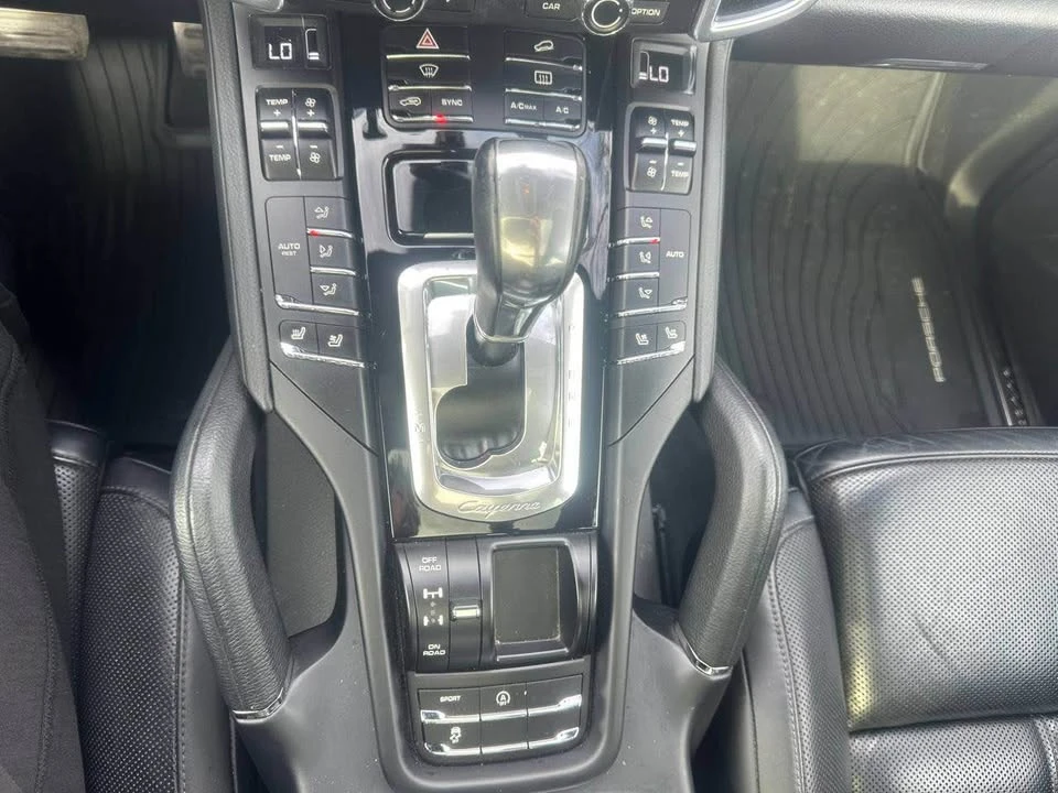2016 Porsche 958 Cayenne - Image 11 of 20