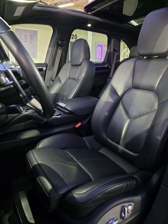 2016 Porsche 958 Cayenne - Image 10 of 18