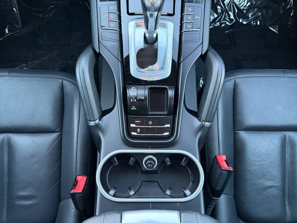 2016 Porsche 958 Cayenne - Image 16 of 19