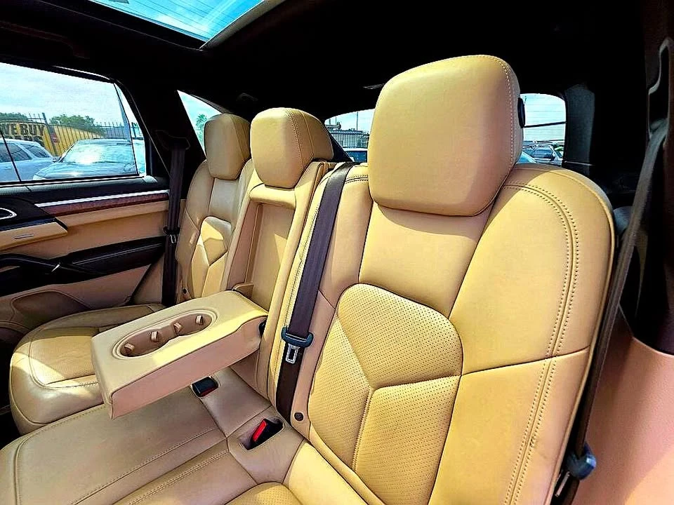 2016 Porsche 958 Cayenne - Image 13 of 20