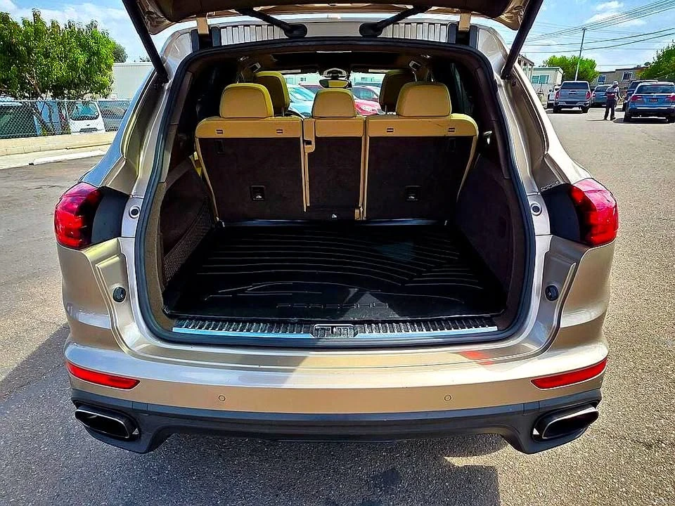 2016 Porsche 958 Cayenne - Image 9 of 20