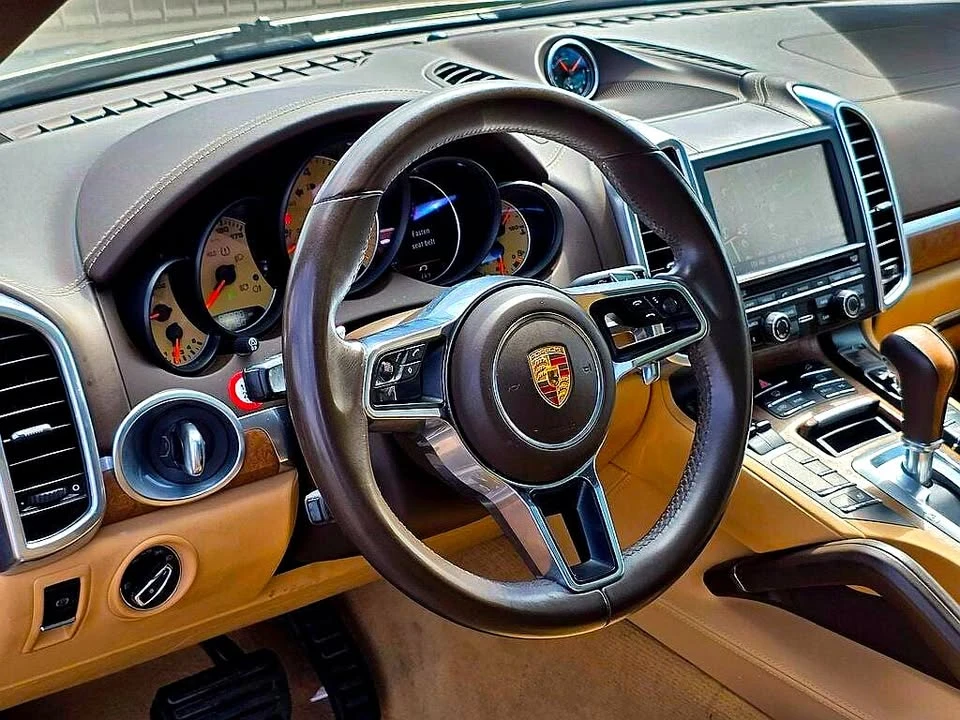 2016 Porsche 958 Cayenne - Image 10 of 20