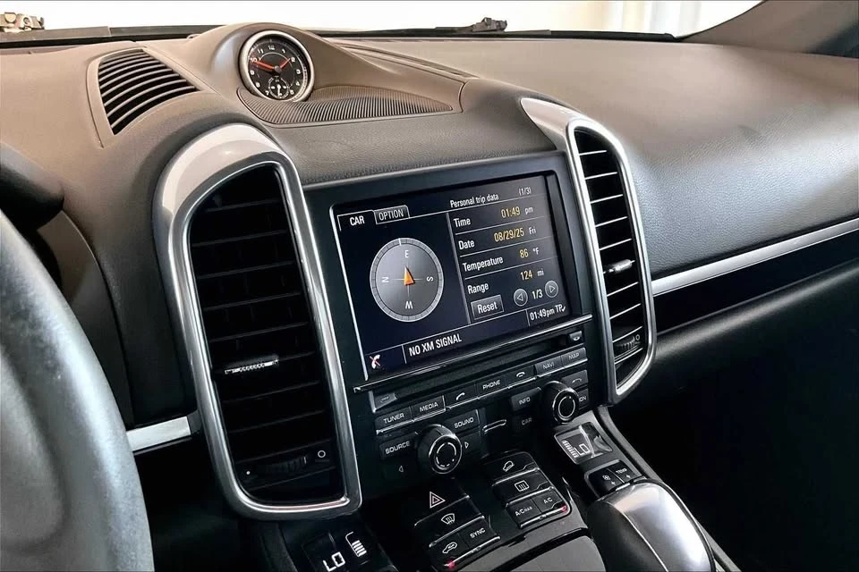 2016 Porsche 958 Cayenne - Image 16 of 20