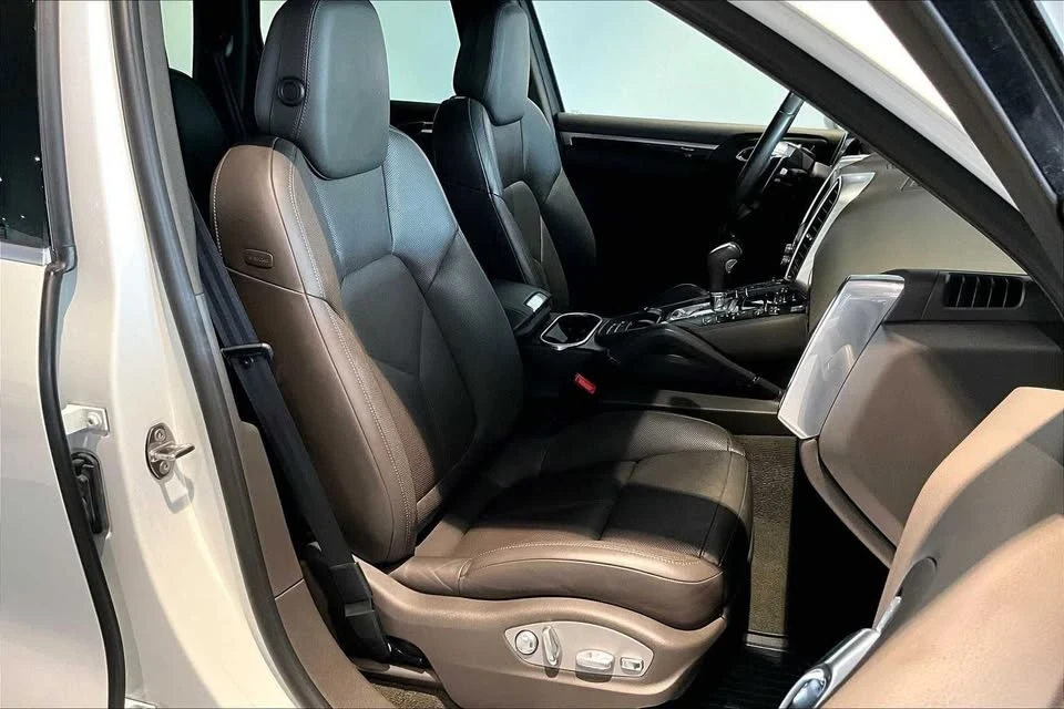 2016 Porsche 958 Cayenne - Image 19 of 20