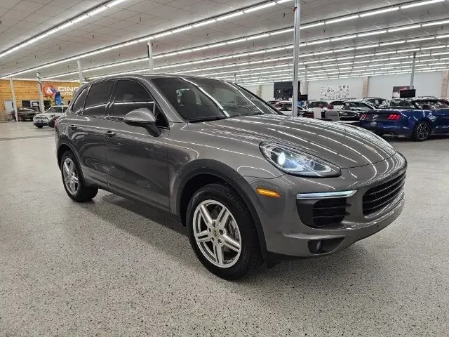 2016 Porsche Cayenne - Image 2 of 10