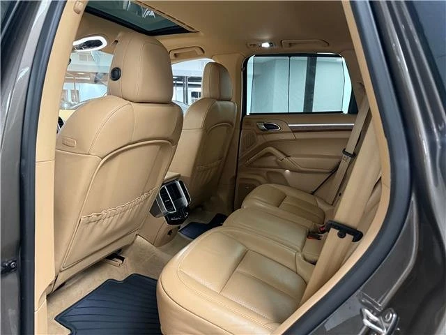 2016 Porsche 958 Cayenne - Image 13 of 20