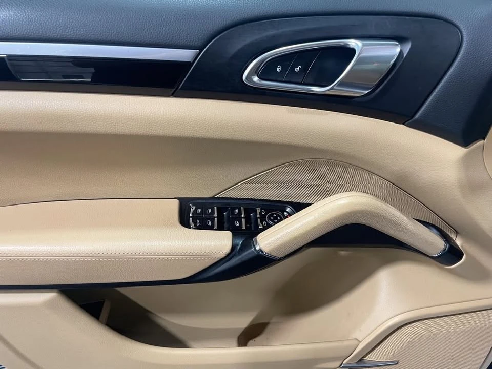 2016 Porsche 958 Cayenne - Image 11 of 17