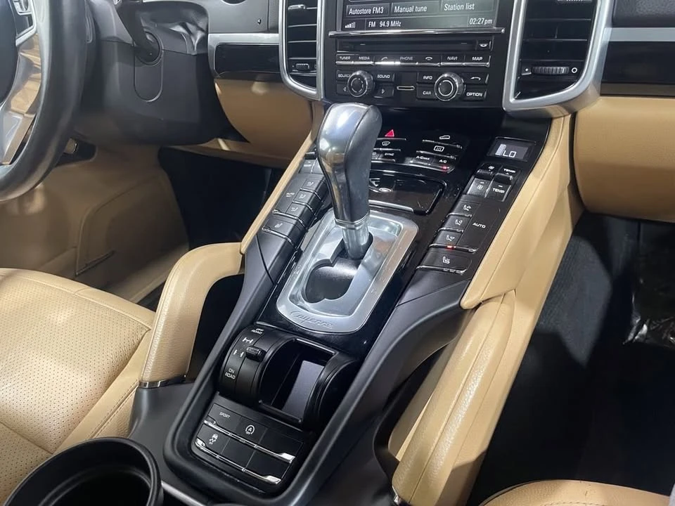 2016 Porsche 958 Cayenne - Image 16 of 17