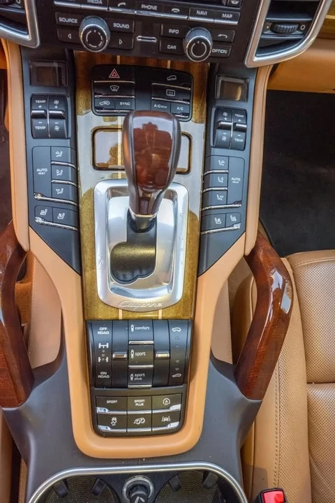 2016 Porsche 958 Cayenne GTS - Image 7 of 10
