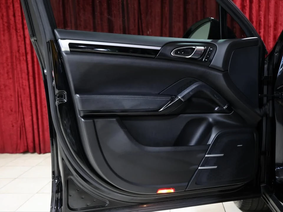 2016 Porsche 958 Cayenne - Image 8 of 18