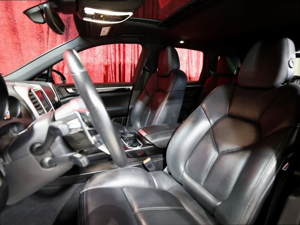 2016 Porsche 958 Cayenne - Image 10 of 18