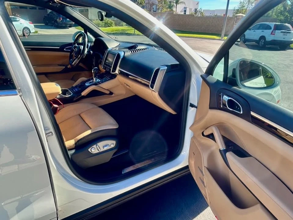 2016 Porsche 958 Cayenne S - Image 10 of 20