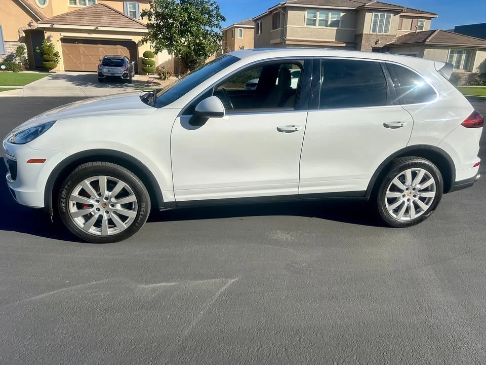 2016 Porsche 958 Cayenne S - Image 7 of 20