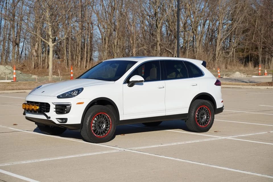 2016 Porsche 958 Cayenne S - Image 8 of 15