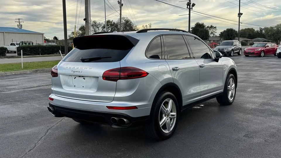 2016 Porsche 958 Cayenne S - Image 4 of 19