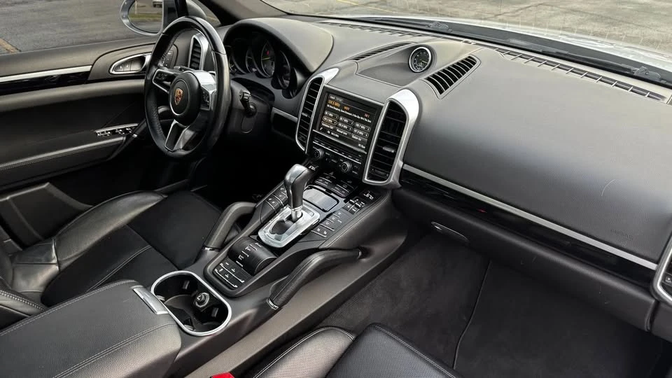 2016 Porsche 958 Cayenne S - Image 18 of 19