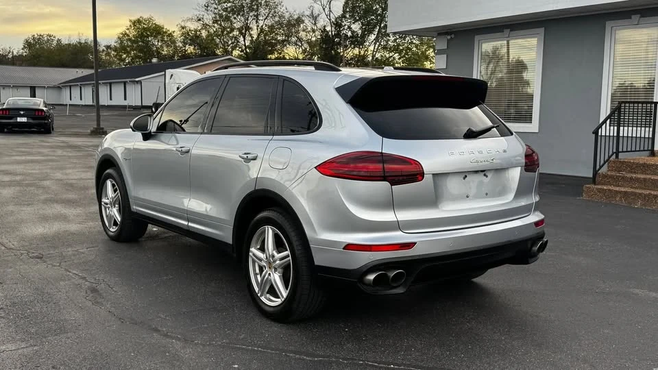 2016 Porsche 958 Cayenne S - Image 6 of 19
