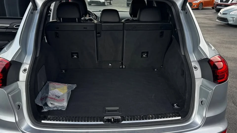 2016 Porsche 958 Cayenne S - Image 9 of 19
