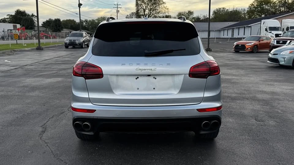 2016 Porsche 958 Cayenne S - Image 5 of 19