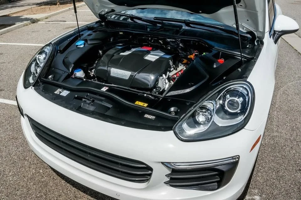 2016 Porsche 958 Cayenne S - Image 8 of 19