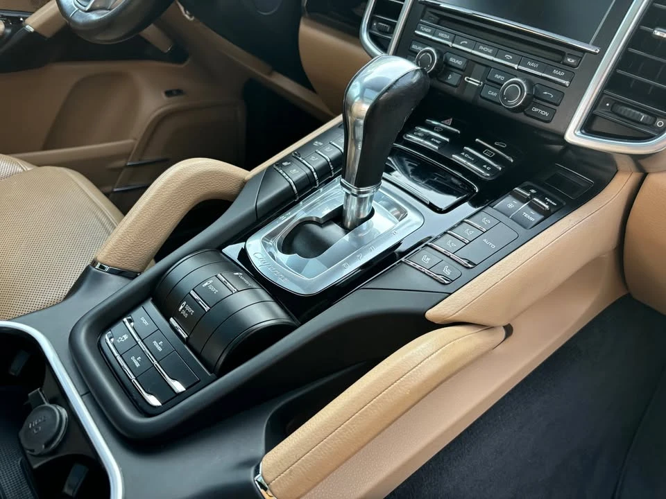 2016 Porsche 958 Cayenne S - Image 8 of 12