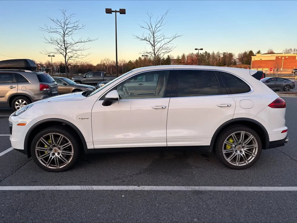 2016 Porsche 958 Cayenne S - Image 6 of 6