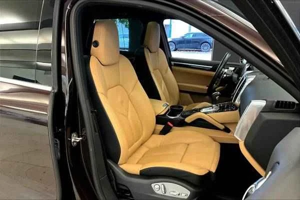 2016 Porsche 958 Cayenne S - Image 12 of 19