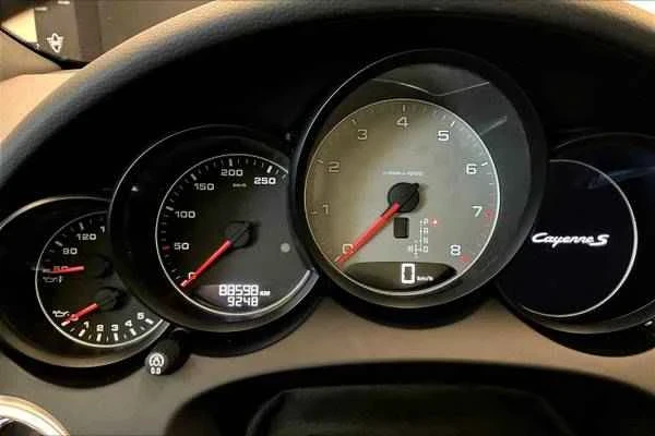 2016 Porsche 958 Cayenne S - Image 15 of 19