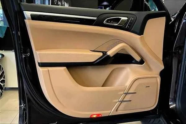 2016 Porsche 958 Cayenne S - Image 7 of 19