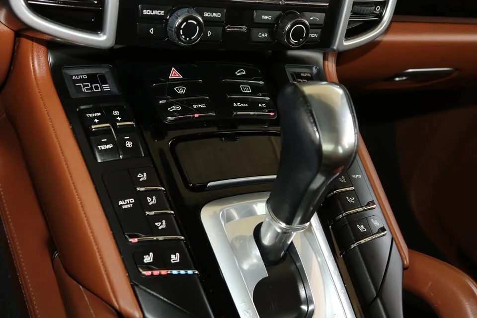2016 Porsche 958 Cayenne - Image 18 of 19
