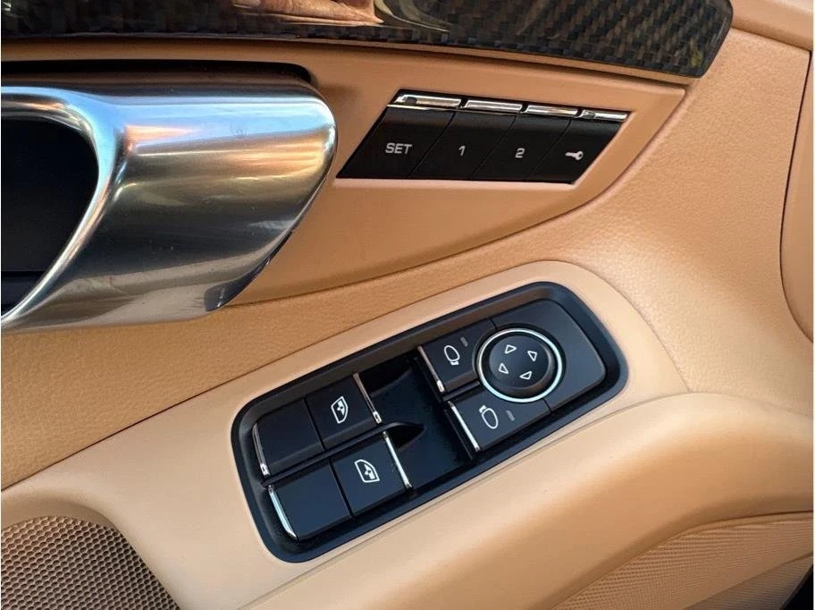 2016 Porsche 981 Cayman - Image 9 of 20