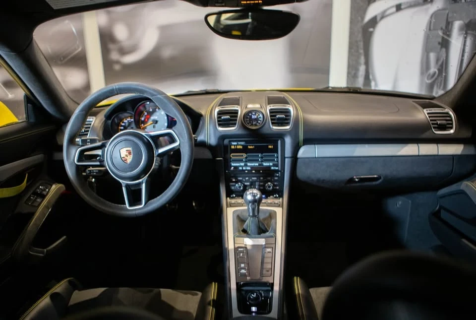 2016 Porsche 981 Cayman GT4 - Image 8 of 20