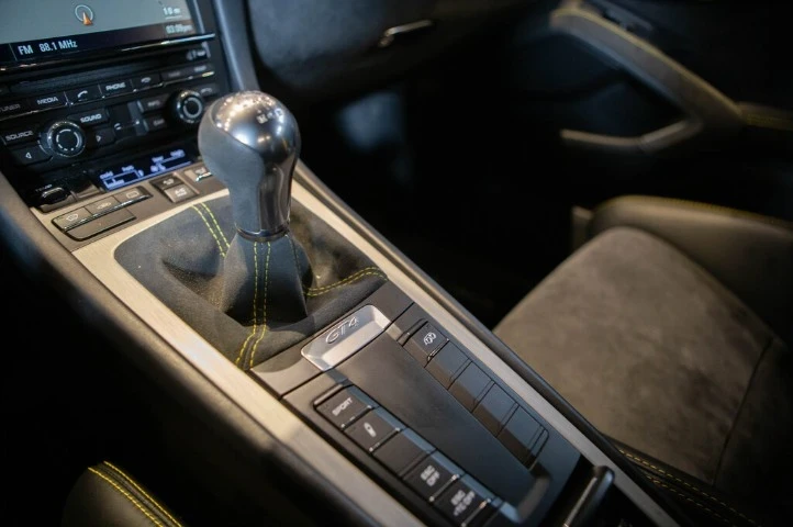 2016 Porsche 981 Cayman GT4 - Image 12 of 15