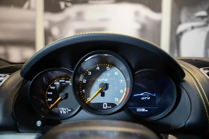 2016 Porsche 981 Cayman GT4 - Image 10 of 15