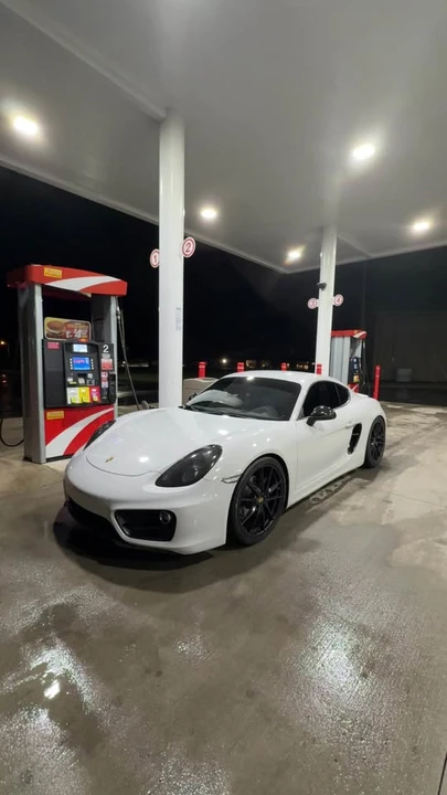 2016 Porsche 981 Cayman - Image 2 of 9