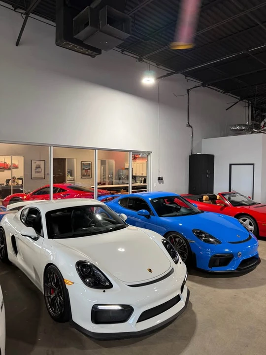 2016 Porsche 981 Cayman GT4 - Image 4 of 4