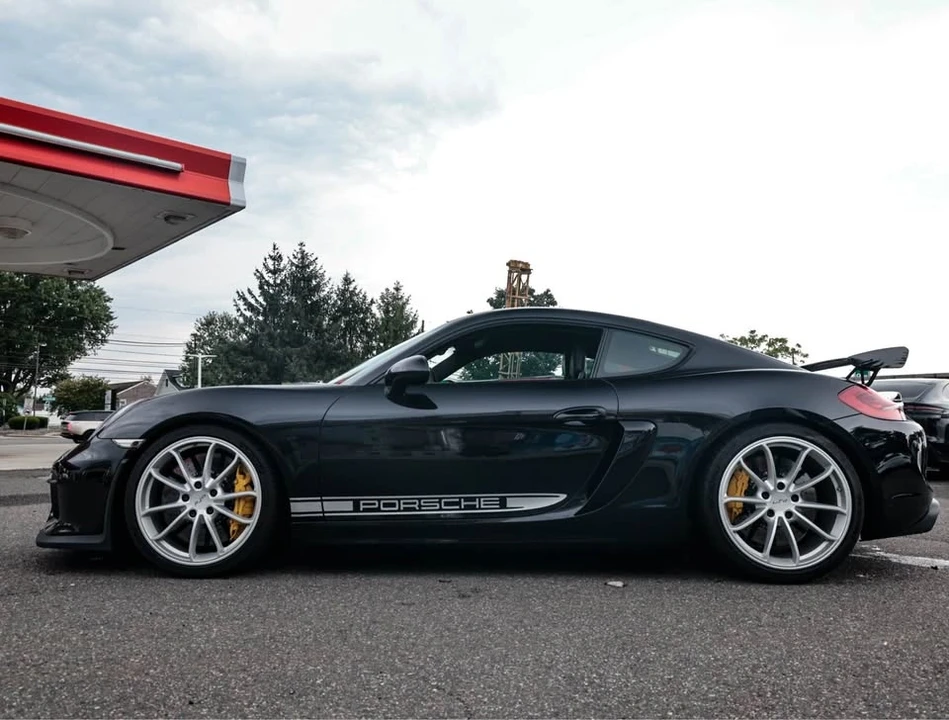 2016 Porsche 981 Cayman GT4 - Image 2 of 9