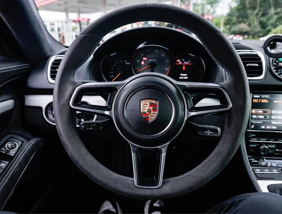 2016 Porsche 981 Cayman GT4 - Image 6 of 9