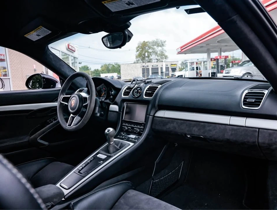 2016 Porsche 981 Cayman GT4 - Image 8 of 9