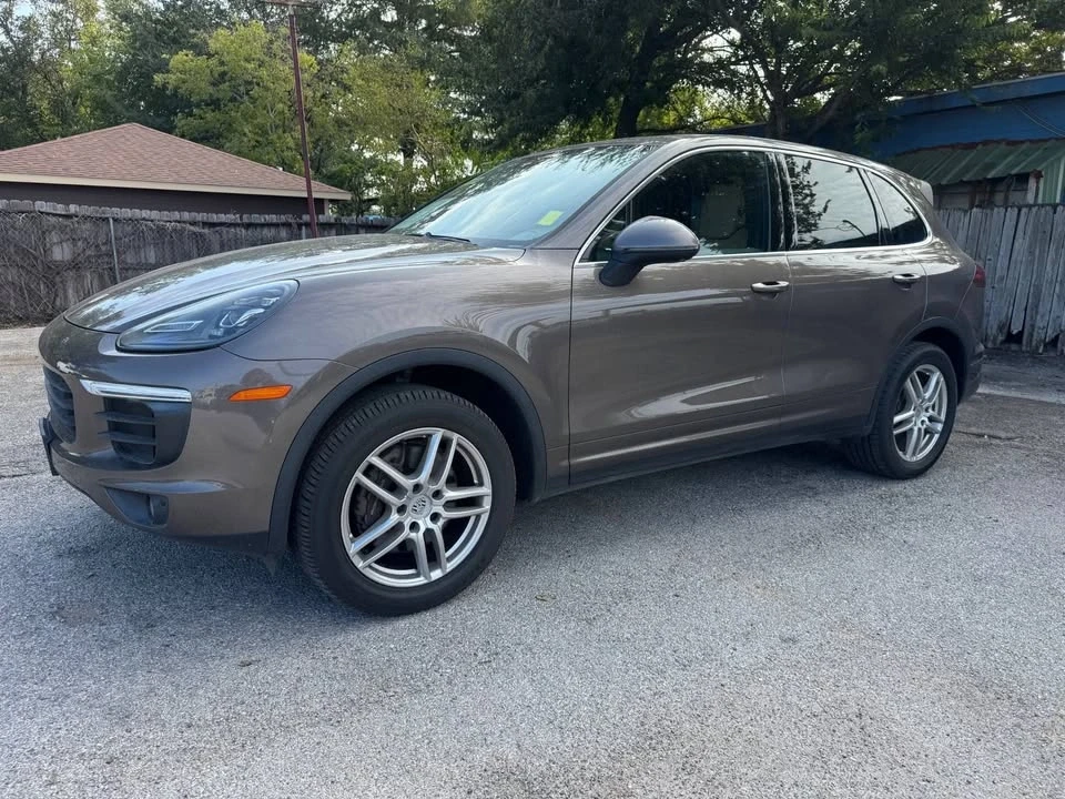 2016 Porsche 958 Cayenne - Image 2 of 6