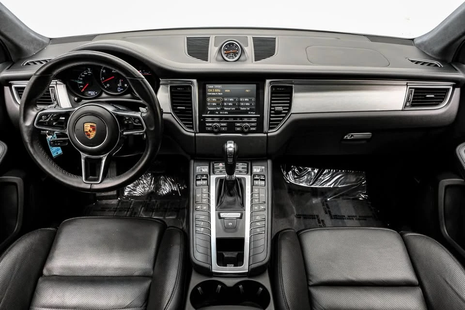 2016 Porsche Macan - Image 15 of 19