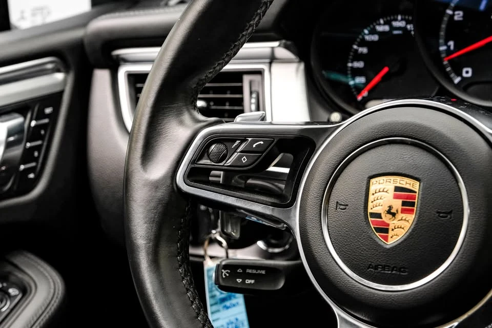 2016 Porsche Macan - Image 17 of 19