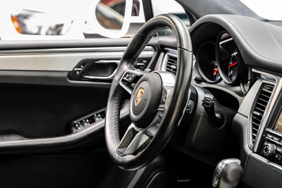 2016 Porsche Macan - Image 14 of 19