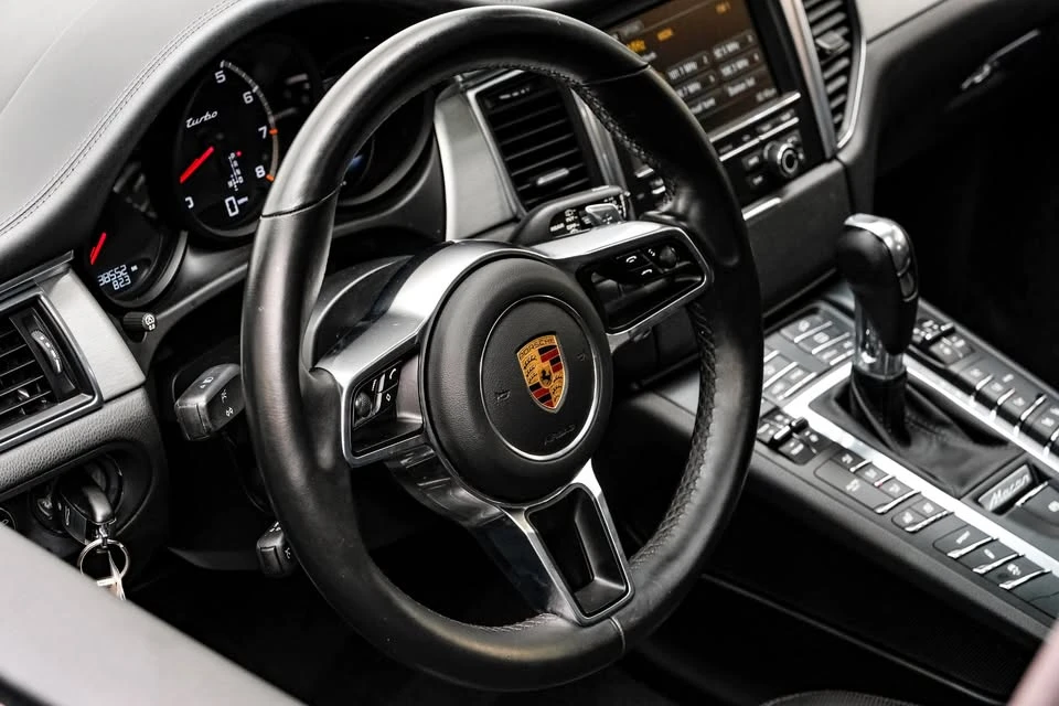 2016 Porsche Macan - Image 16 of 19
