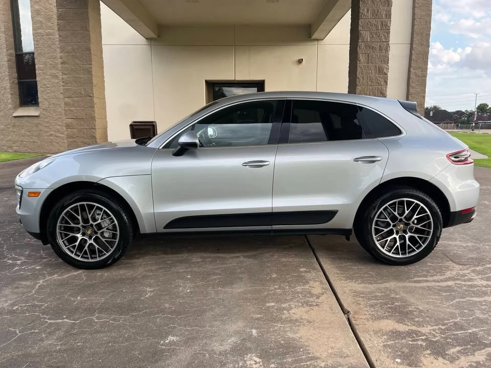 2016 Porsche Macan - Image 2 of 16