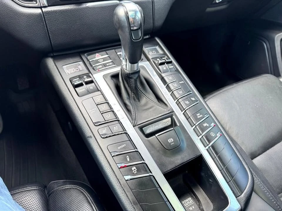 2016 Porsche Macan - Image 12 of 20