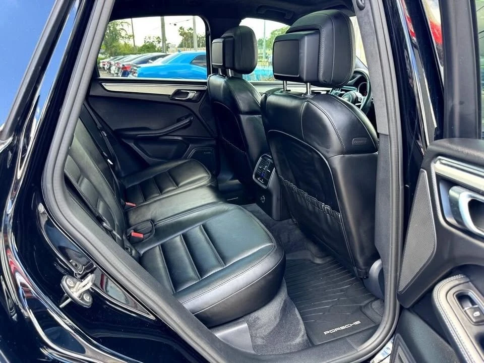 2016 Porsche Macan - Image 16 of 20