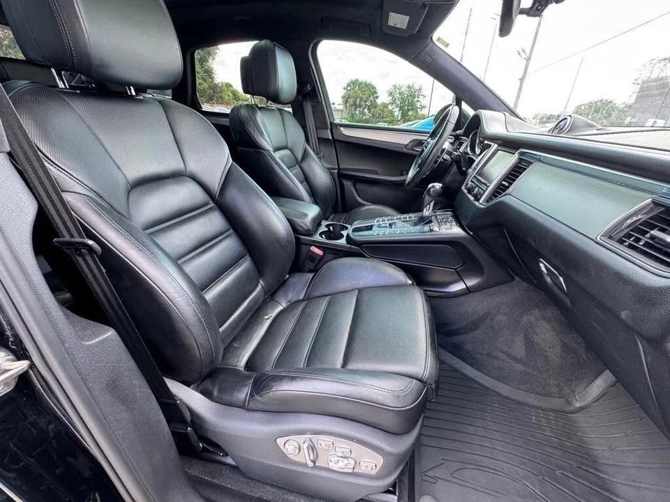 2016 Porsche Macan - Image 18 of 20